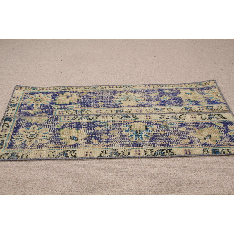 Tapis turc noué à la main en bleu avec motif floral pour un look rétro dans votre salon