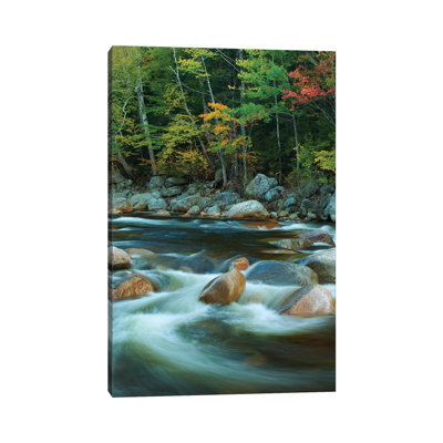 États-Unis, New Hampshire. «Autumn Trees and Flowing River» par Jaynes Gallery - Photographie sur toile tendue