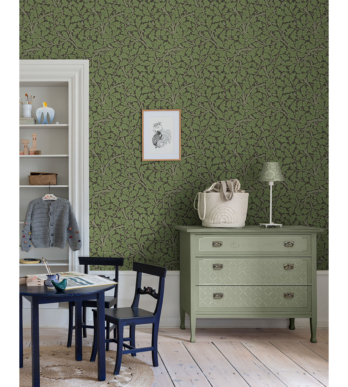 Oak Tree Modern Floral Wallpaper, Black