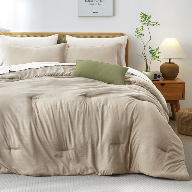Ensemble d'édredon pour lit très grand Suncomfy 7 pièces, lit beige dans un sac avec drap-housse, drap plat, 2 taies décoratives, 2 taies d'oreiller, ensemble de literie en microfibre douce et chaude toutes saisons