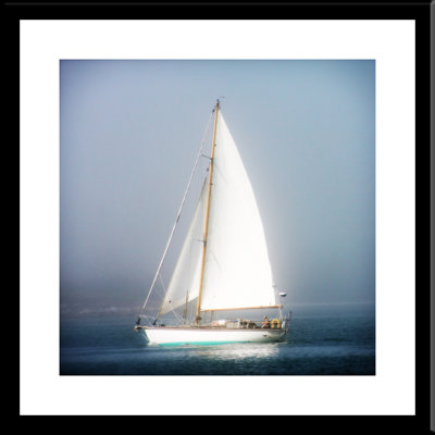 «Sail Boat in the Fog», reproduction de photo encadrée