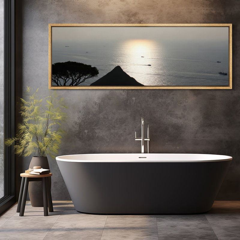 «Sunset Reflection Over Ocean with Silhouetted Hill», art mural sur toile - Photographie de paysage côtier tranquille pour des intérieurs modernes