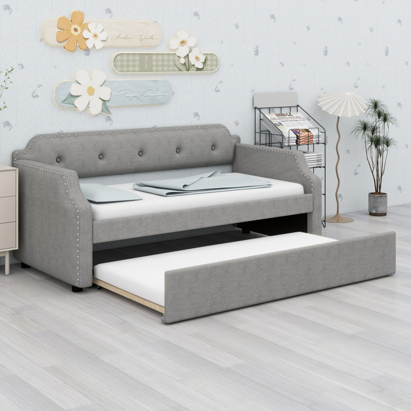 Lit de jour rembourré en bois avec couchette simple et détails cloutés, gris