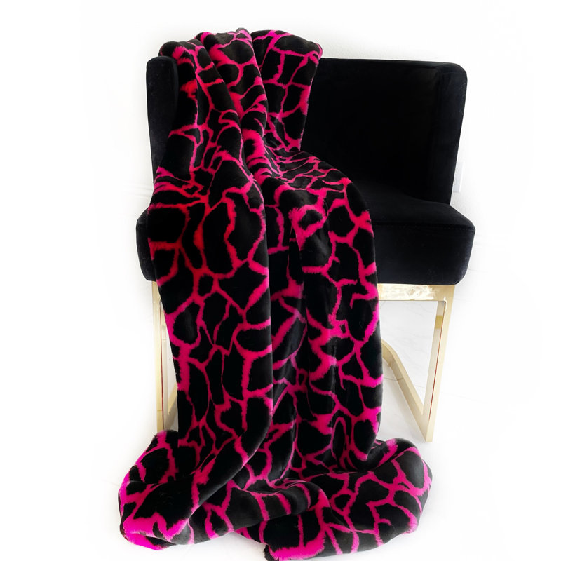 Couverture en fausse fourrure Plutus, L 108 po x L 90 po, Rose