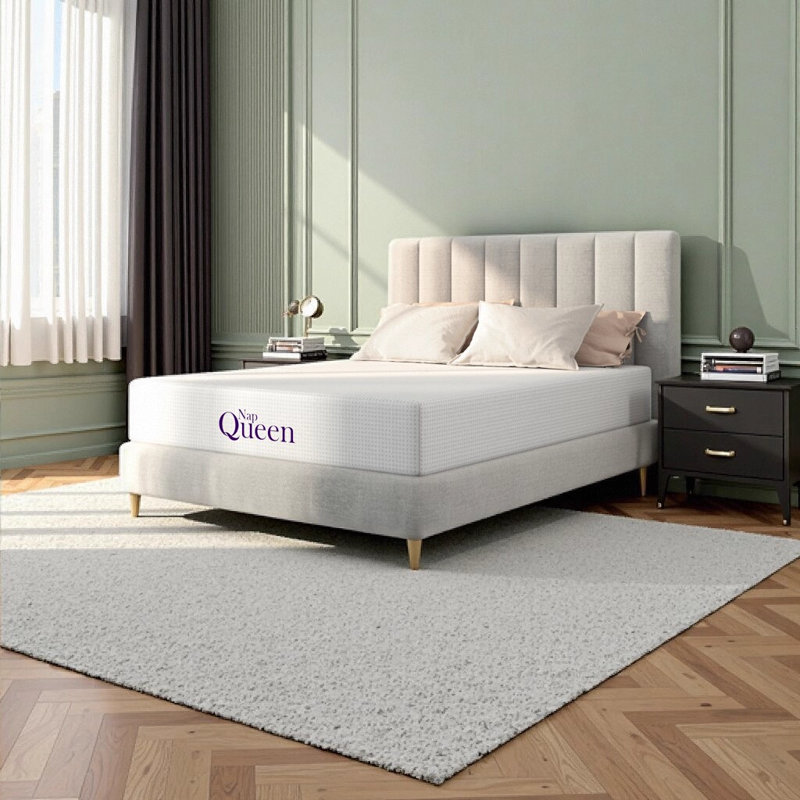 Matelas en mousse à mémoire de forme de 12 pouces NapQueen avec infusion de charbon, fermeté moyenne, blanc - idéal pour ceux qui dorment sur le ventre