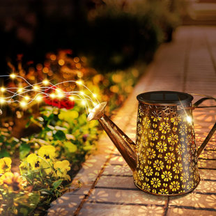 Lampe solaire pour jardin avec bouilloire