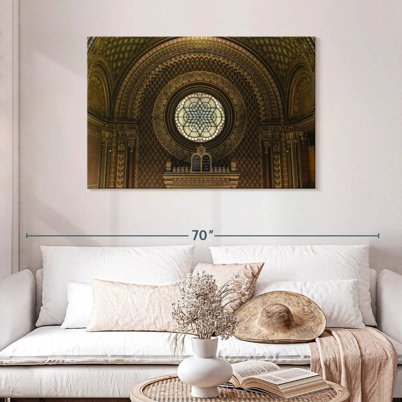 Nicci à l'intérieur de la synagogue espagnole
