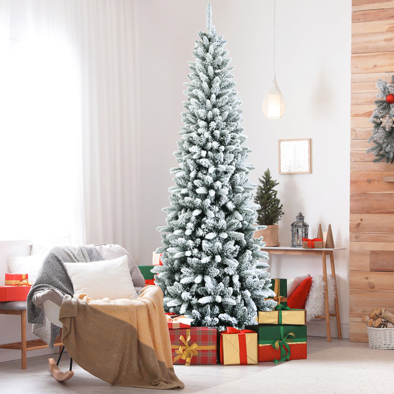 The Holiday Aisle® - Arbre à crayons de Noël enneigé de 4,5 pi avec 373 branches de pointe de qualité supérieure Pe & Pvc