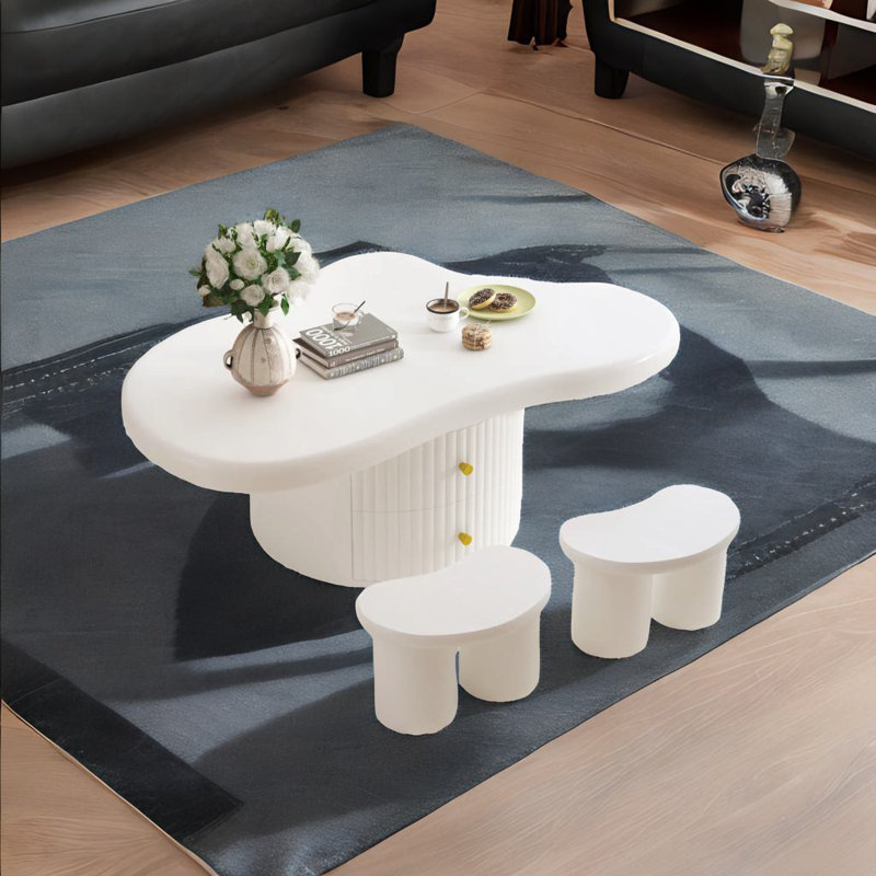 Table basse de forme irrégulière