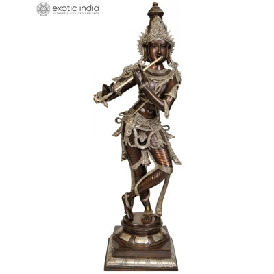 Lord Krishna jouant de la flûte