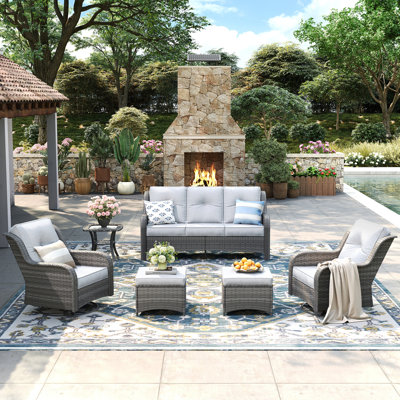 Ensemble de conversation de patio en osier pour 5 personnes avec coussins, canapés 3 places, chaises berçantes pivotantes, repose-pieds