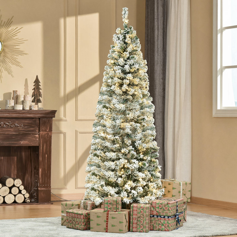 Sapin de Noël mince enneigé 6 pi avec lumières réalistes, 250 lumières DEL et 462 pointes, H 6 pi