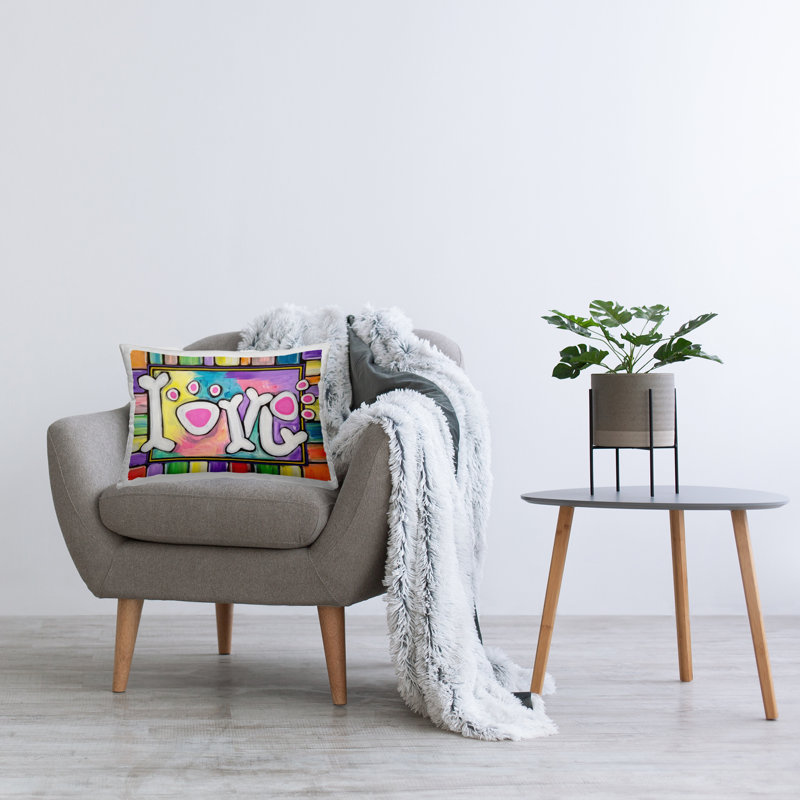 Coussin décoratif imprimé "Love with Vivid", design par Nettie Price