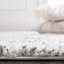 Tapis gris / ivoire à motif abstrait Mena-805439967