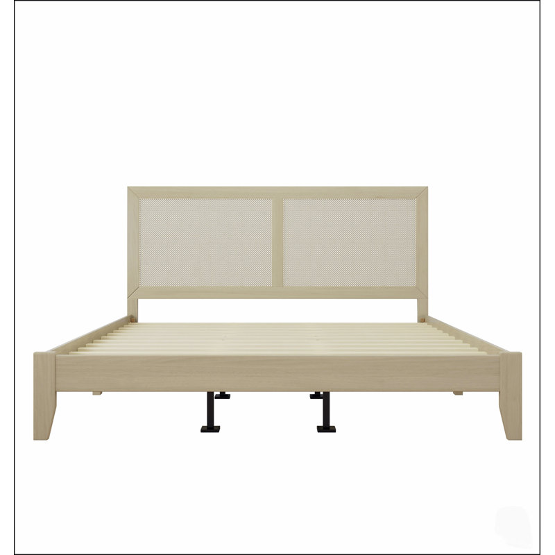 Lit plateforme king size en bois massif avec tête de lit en rotin, durable et élégant pour les chambres modernes et de style bord de mer