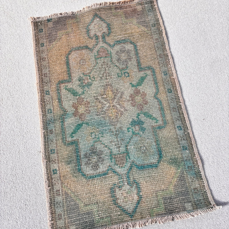 Tapis vert classique en laine vert 18,5 x 29,1 po