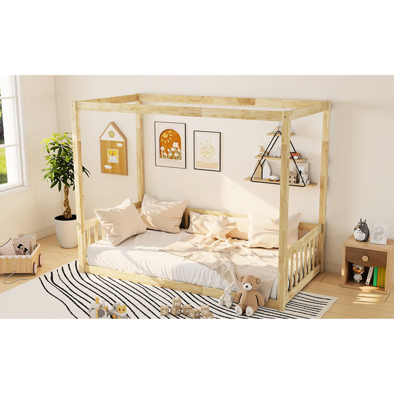 Lit simple à baldaquin avec clôture, couleur naturelle, garde-corps pour une détente en bois d'hévéa et conception orientée confort