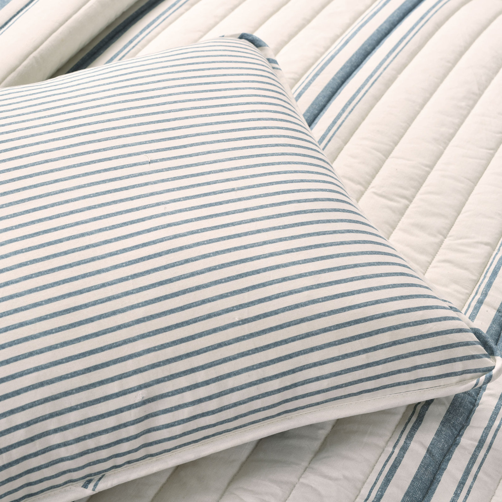 Gilroy Cotton Quilt Set, King Quilt + 2 Shams, Blue