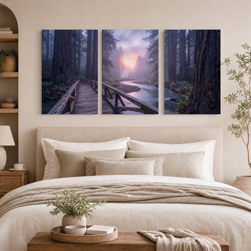 Forêt de séquoias brumeuse avec pont en bois - Ensemble de 3 toiles murales, H 36 po x l 24 po x 3 pièces