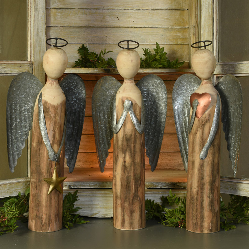 Ange en bois et métal à la prière, H 24 po x l 9 po x P 4 po