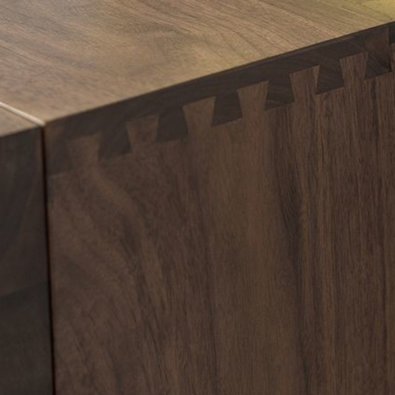 Commode simple sculptée