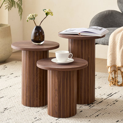 3-Piece Round Coffee Table Set, Small Nesting Tables with Fluted Drum Base, Wood-Grain Veneer Top, Brown