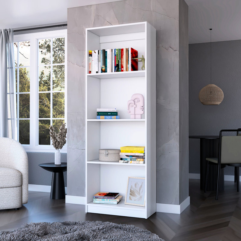 Bibliothèque blanche avec 4 tablettes. Mélange de styles classiques et modernes. Offre un grand espace de rangement. Convient à différents intérieurs. 71,1 pouces de hauteur x 24,7 largeur 11,7 profondeur. Bois. Fermé à 4 tablettes en bois
