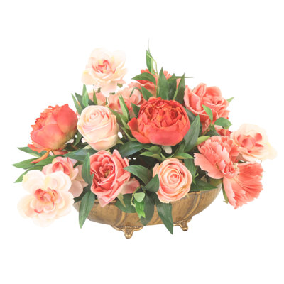 Roses et pivoines dans un plateau ovale en laiton