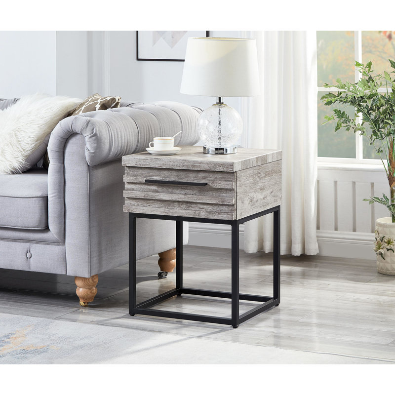 Table de bout céleste grise avec tiroir - Rehaussez votre décor. Fabriqué de beaux matériaux. Offre un espace de rangement supplémentaire. Fabrication en métal de qualité et en bois de qualité