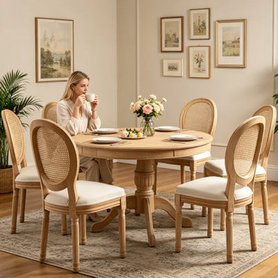 Ensemble de 6 chaises de salle à manger French Country - Dossier rond en rotin tissé à la main, siège rembourré en tissu de lin avec mousse à haute résilience et coussin à ressorts, pieds en bois d'hévéa massif, finition en chêne élégant pour la cuisine, la salle à manger et le salon