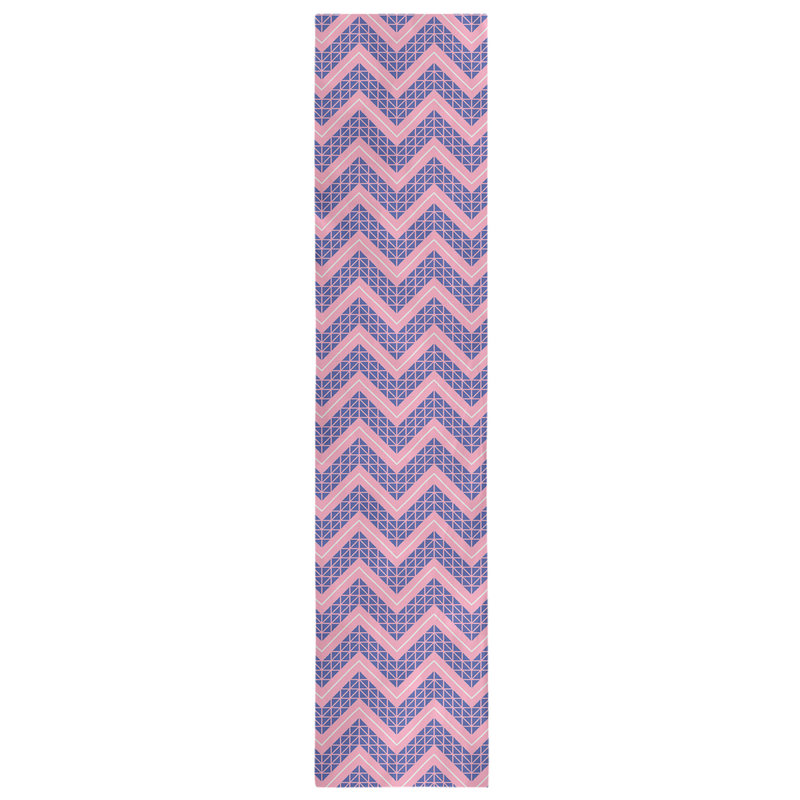 Chemin de table à chevrons à la main classic Stephenie, 16 po x 90 po, Rose / bleu clair