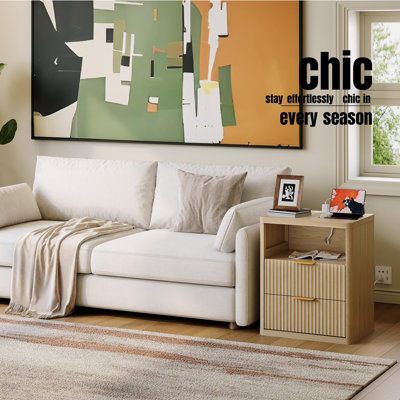 Table de chevet cannelée moderne avec station de charge, tiroirs et espace de rangement ouvert pour la chambre à coucher