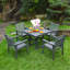 Ensemble de salle à manger d'extérieur en PEHD, une table et quatre chaises. Le mobilier de salle à manger d'extérieur a des trous de parasol et convient. Il convient aux pelouses, aux jardins, aux cours et aux côtés de la piscine. Gris, imperméabl-130562347