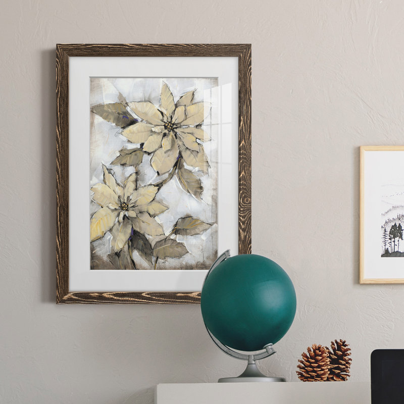Poinsettia Study I Premium encadré mat - prêt à être suspendu, H 20 po x l 17 po x P 1 po, Encadré de bois de noyer
