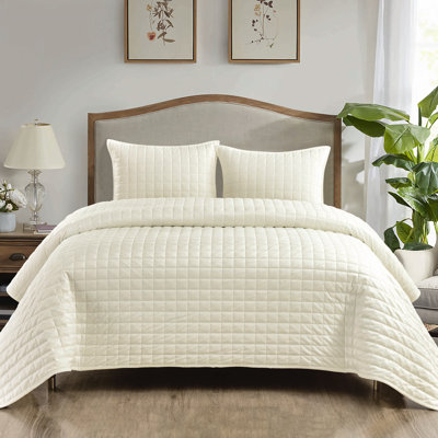 Polyester Quilted Checkered Quilt Set