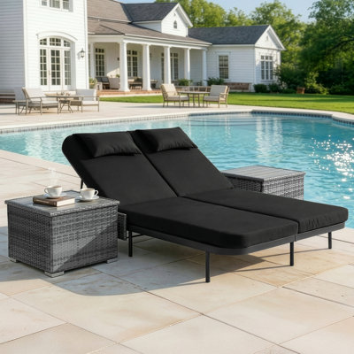 Outdoor Wicker Double Chaise Lounge Chair with Side Table & Cushions, Adjustable Reclining Back