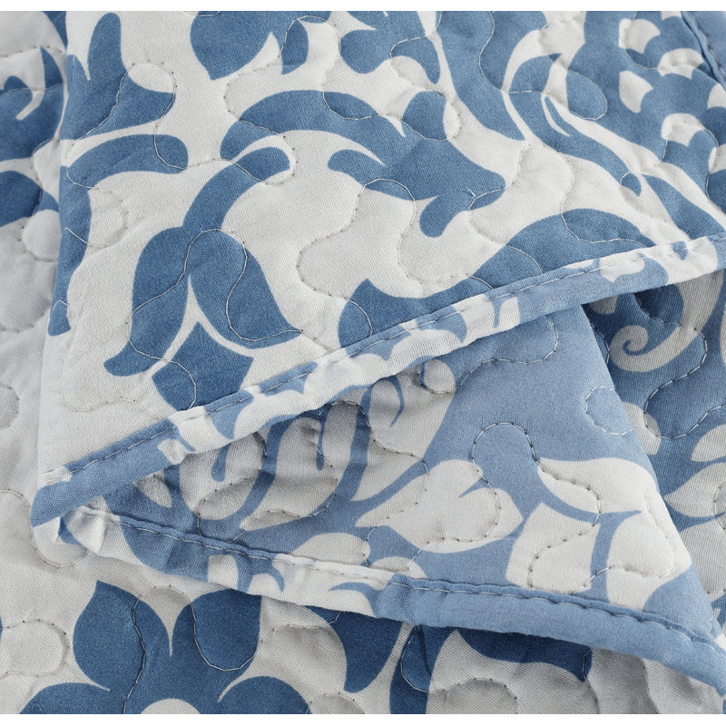 Farmhouse / Country Damask Quilt, Queen Quilt + 2 Standard Pillowcases