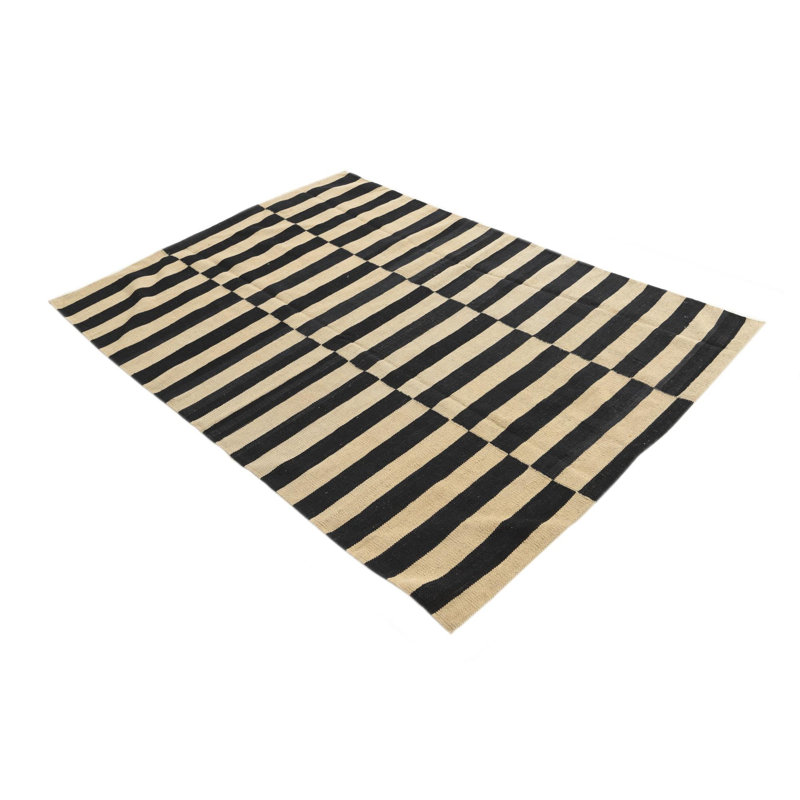 Tapis noir et blanc 4 x 6 Pinkerton