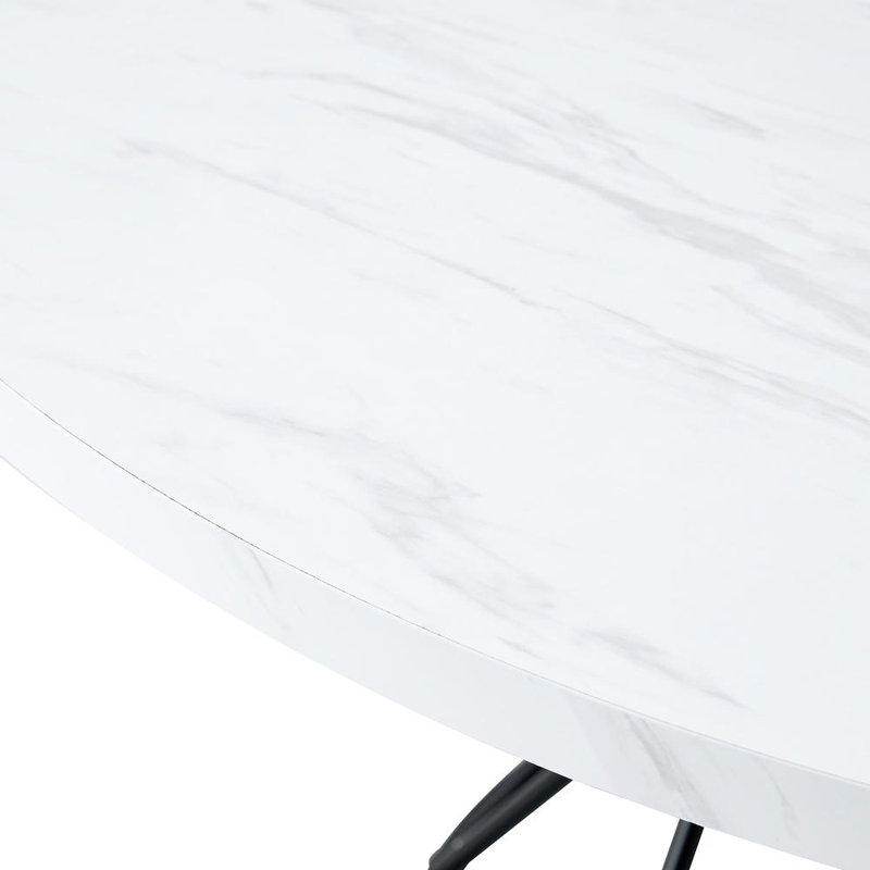 Une table de salle à manger circulaire d'un diamètre de 47,3 pouces, composée de 4 panneaux de fibres à densité moyenne à motif de marbre blanc, de supports en métal en forme de sablier et d'une table à manger de style industriel moderne pour 4 à 6 personnes.