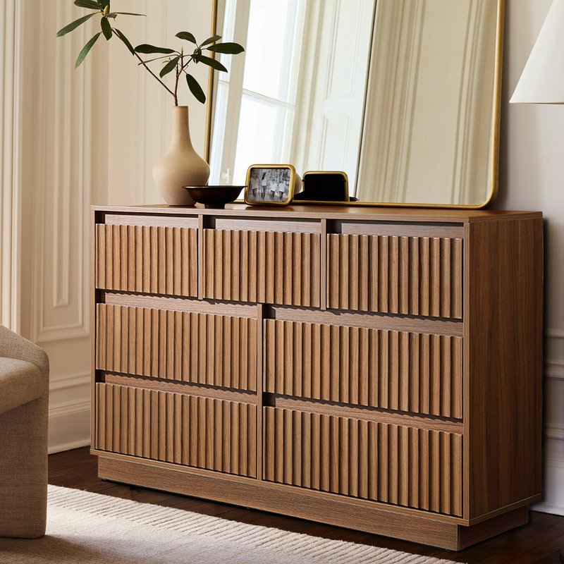 Commode double à 7 tiroirs de 47,2 po avec panneaux ondulés Dejesus, Brun