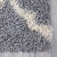 Tapis d'intérieur abstrait à poils longs gris / rayures ivoire de la collection Loft-23991424