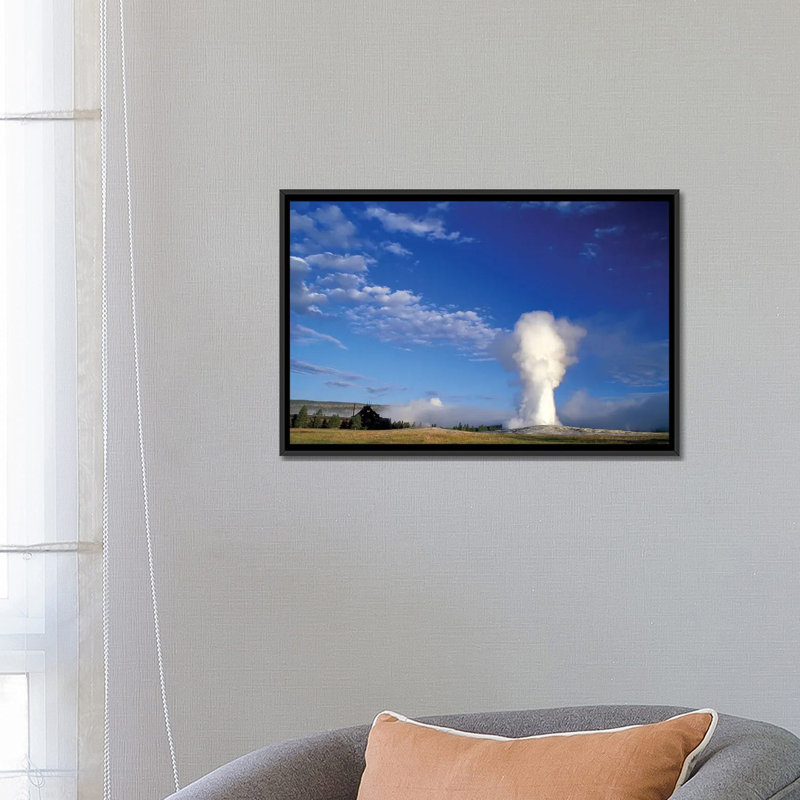 « touring old fidèle geyser », impression sur toile, H 18 po x l 26 po x P 1,5 po, Toile avec cadre noir, Pas de tapis