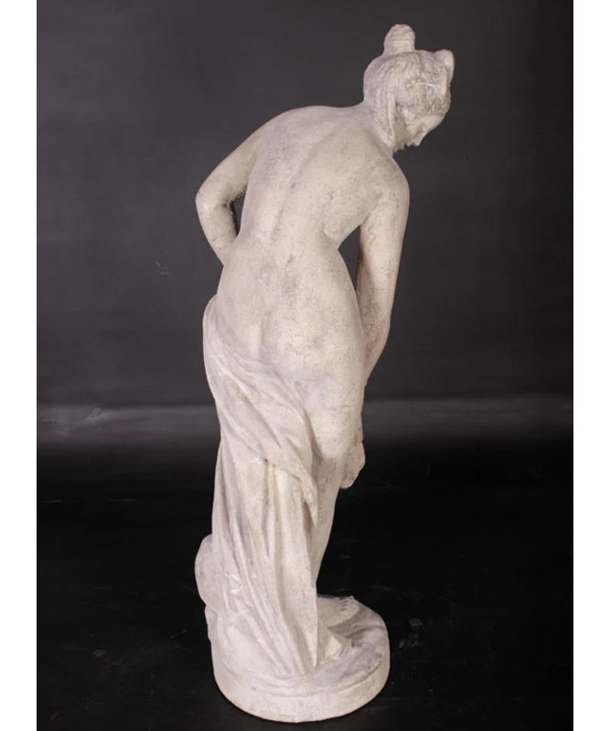 Statue romaine se baignant