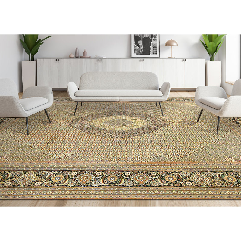 Hand Knotted Wool Area Rug in Ivory And Green