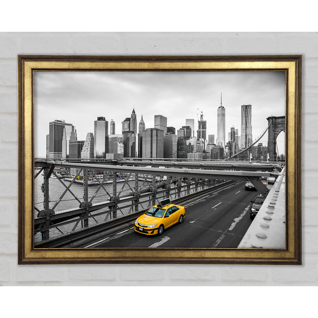 Gelbes Taxi auf der Brooklyn Bridge - Einzelne Bilderrahmen Kunstdrucke