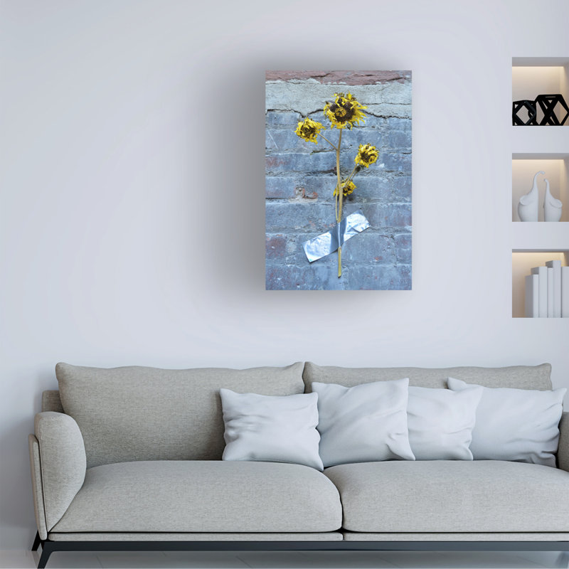 Œuvre sur toile, Cole Kent Flora Sunflowers In Stairwell, H 19 po x l 12 po