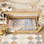 Lit en bois pour lit simple avec structure de toit-383163190