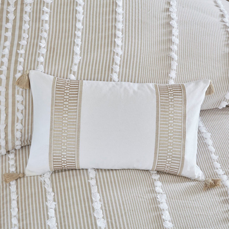 Coussin décoratif brodé en coton taupe 12 x 20 po