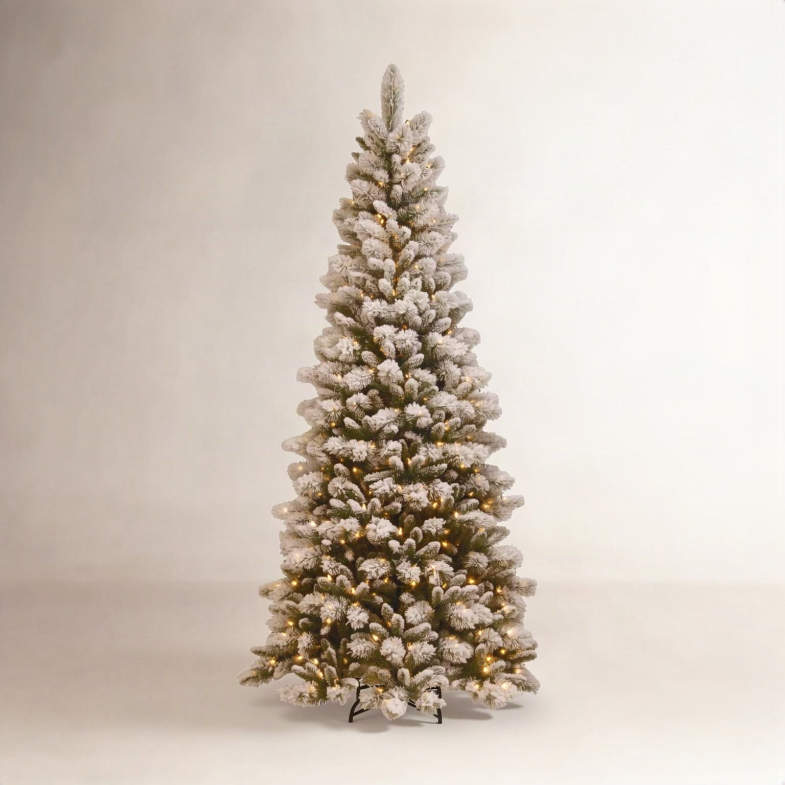 7.5' Pre-Lit Pine Tree