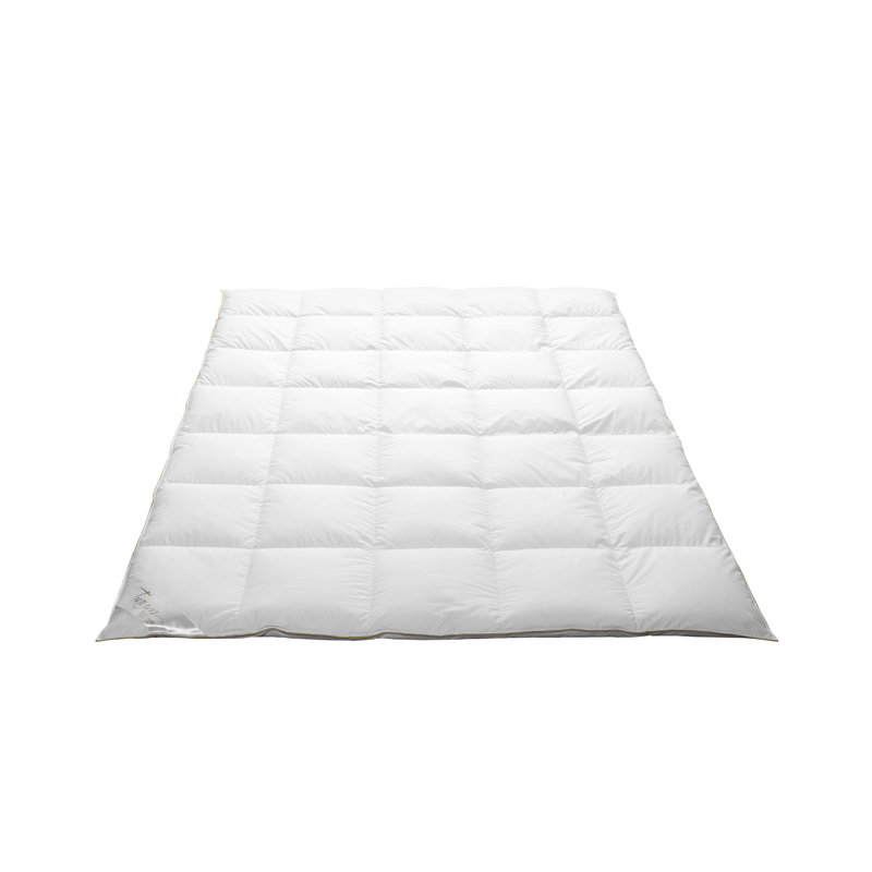 Traum Edition Gold Light Warming Down Alternative Comforter, 155 x 220 cm